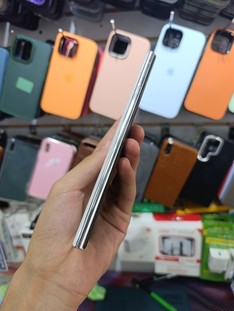 Samsung S22 Ultra 12/512 ideal