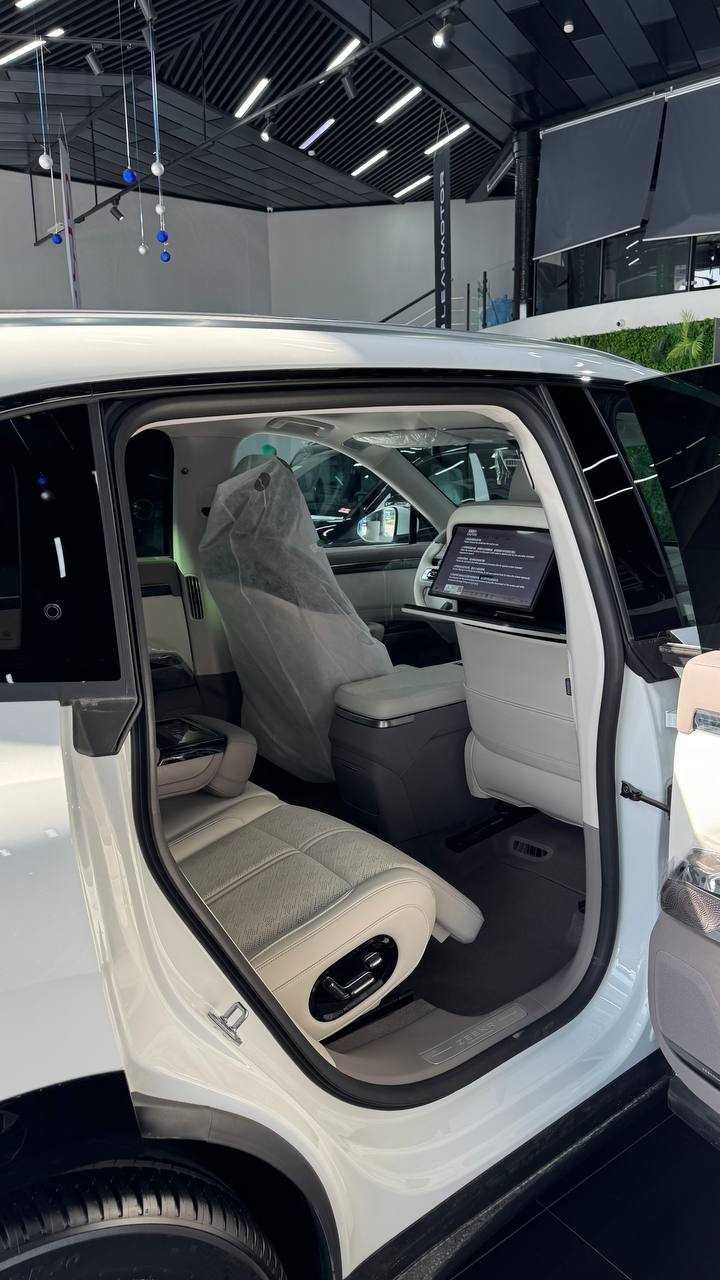 Zeekr 7x full option 25/25 v nalichii oq bn qorasi