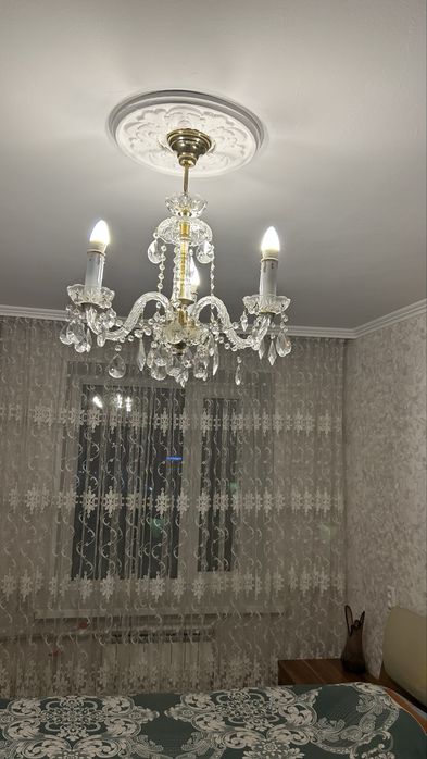 Продам  люстра хрустальный  3х лампочкой