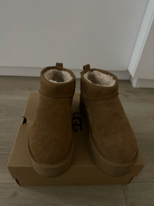 Vand UGG scurte