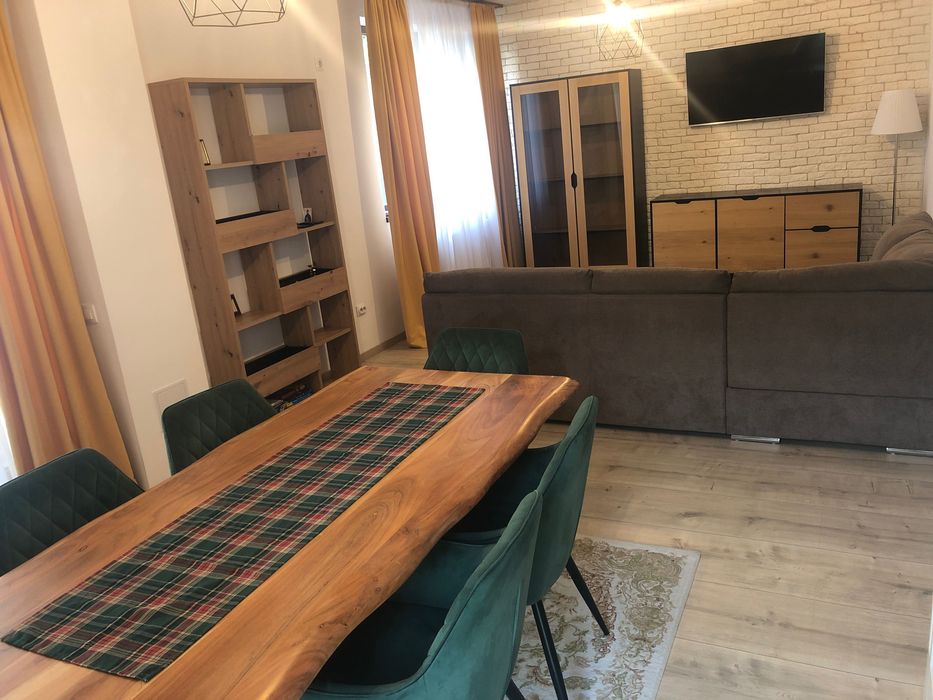 Proprietar închiriez vila duplex 4 camere in Otopeni central