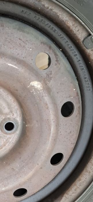 Vând set de 4 cauciucuri cu jante cu tot 175/65 R15