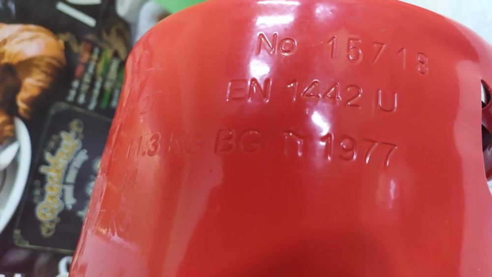 ГОЛЯМА ГАЗОВА Бутилка НОВА с винтил и Маркуч НОВИ