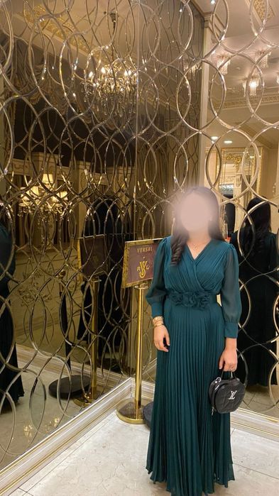 Платья 2шт, производство Турция,состояние отличное.