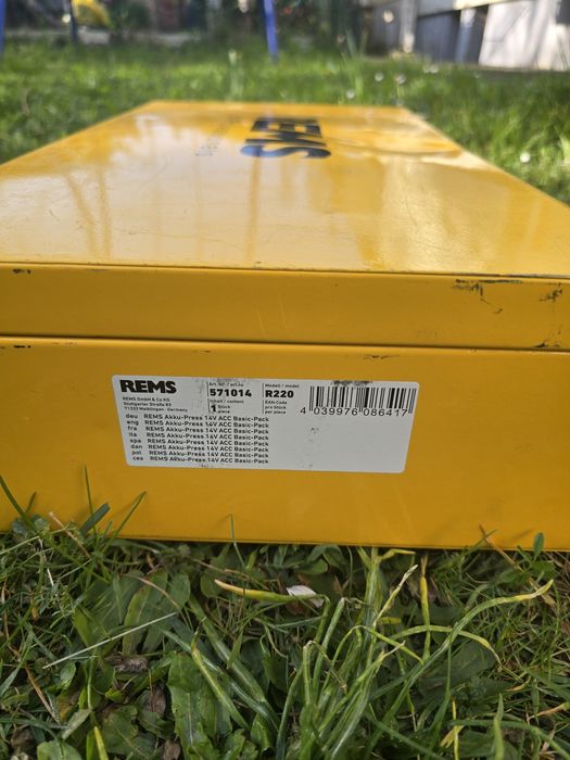 REMS R220 Presa pentru sertizat cu acumulatori