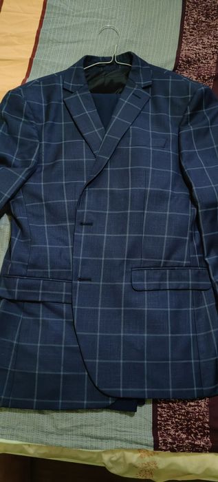 Costum bleumarin