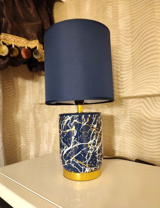 Настольный светильник ( лампа настольная)