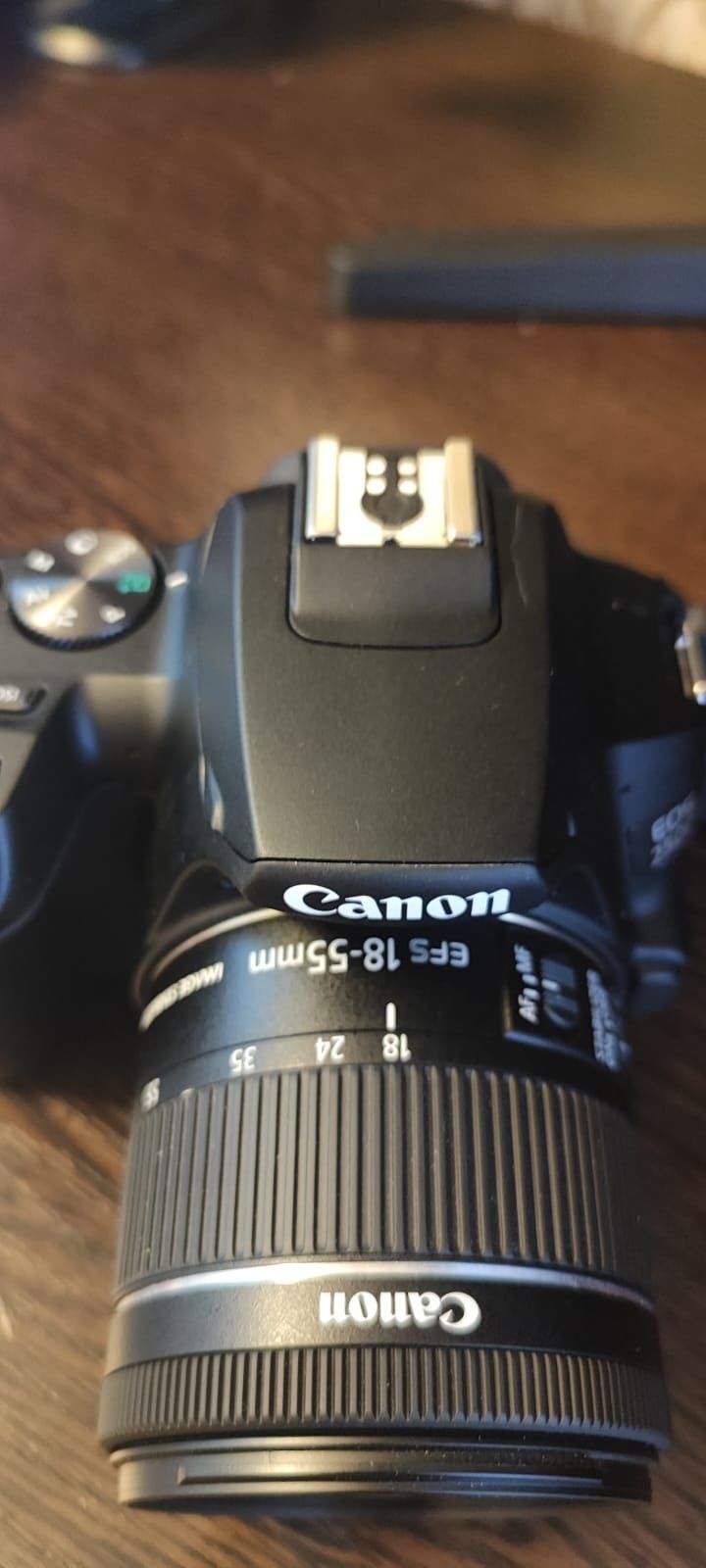 Продам зеркальный фотоаппарат Canon 250 D