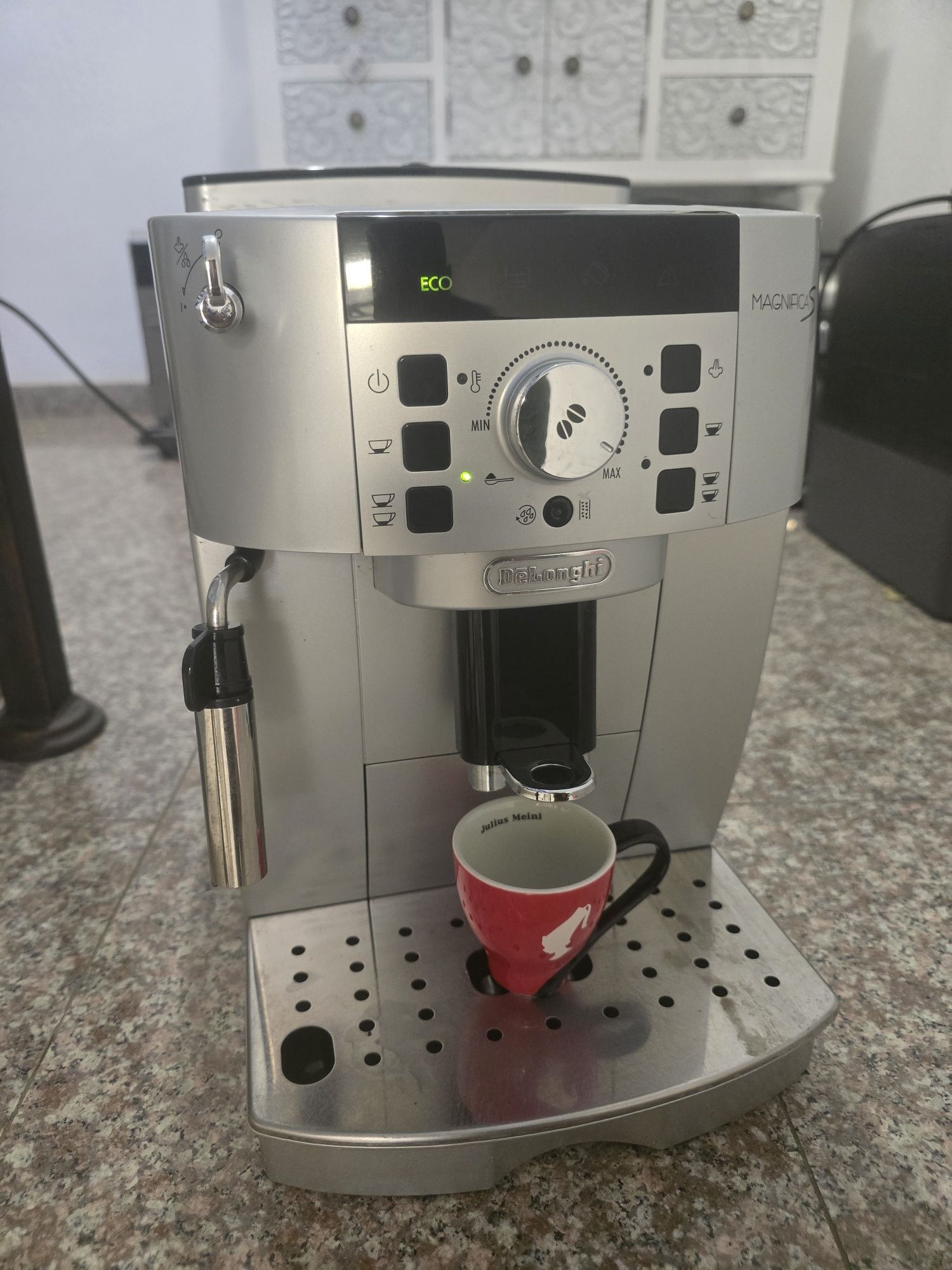Кафемашина Delonghi magnifica s