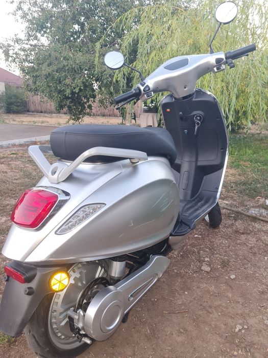 Scuter electric doar 40 km parcursi