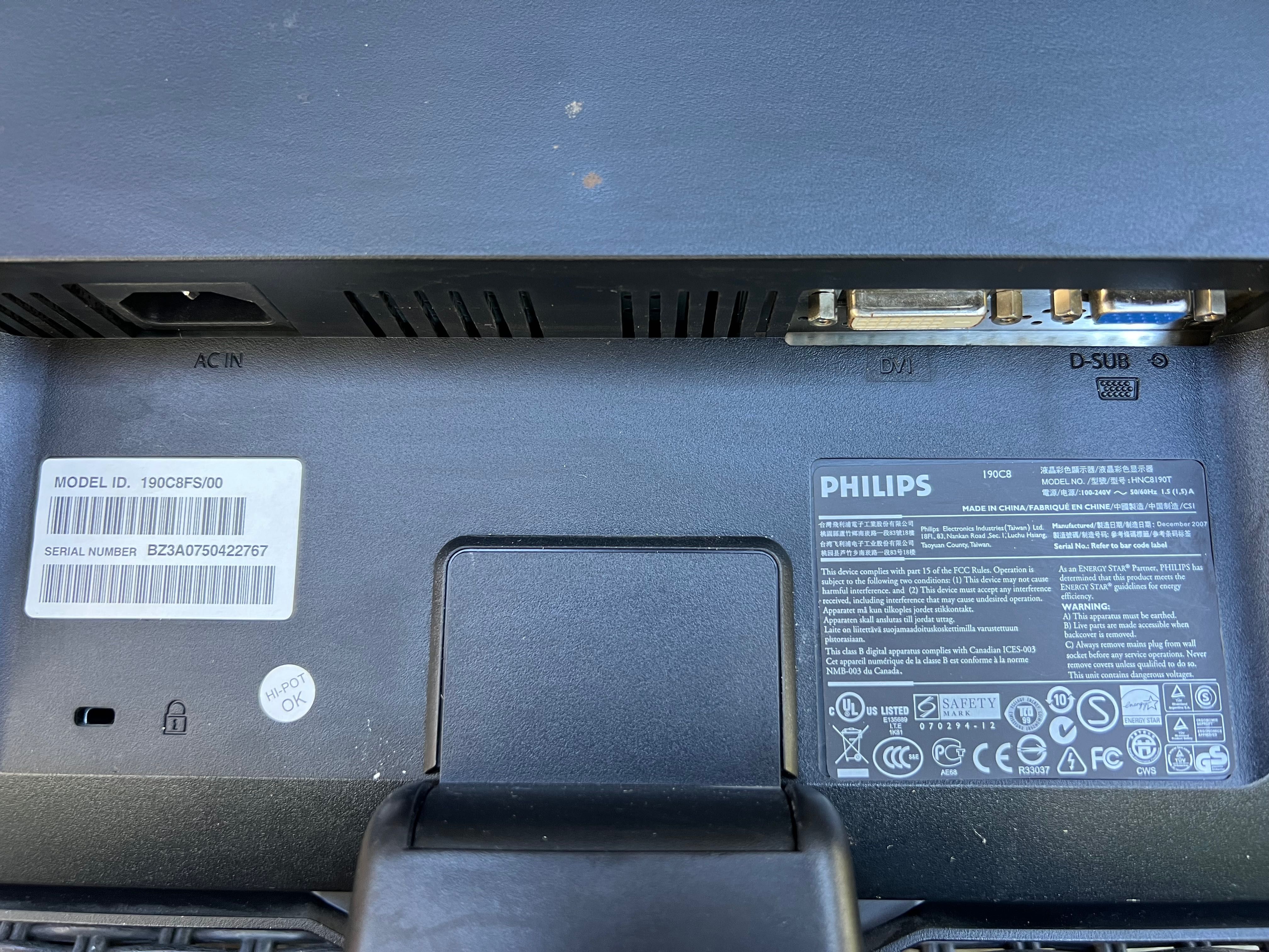 Продавам монитор Philips 18