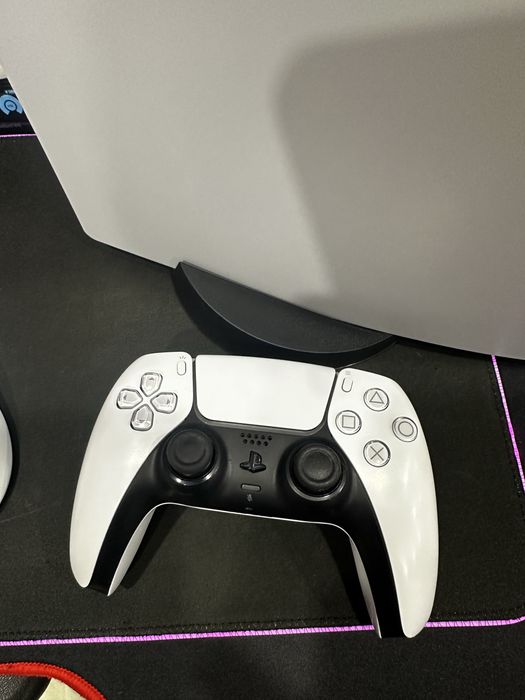 Playstation 5 disc version cfi-1216A с един джойстик.