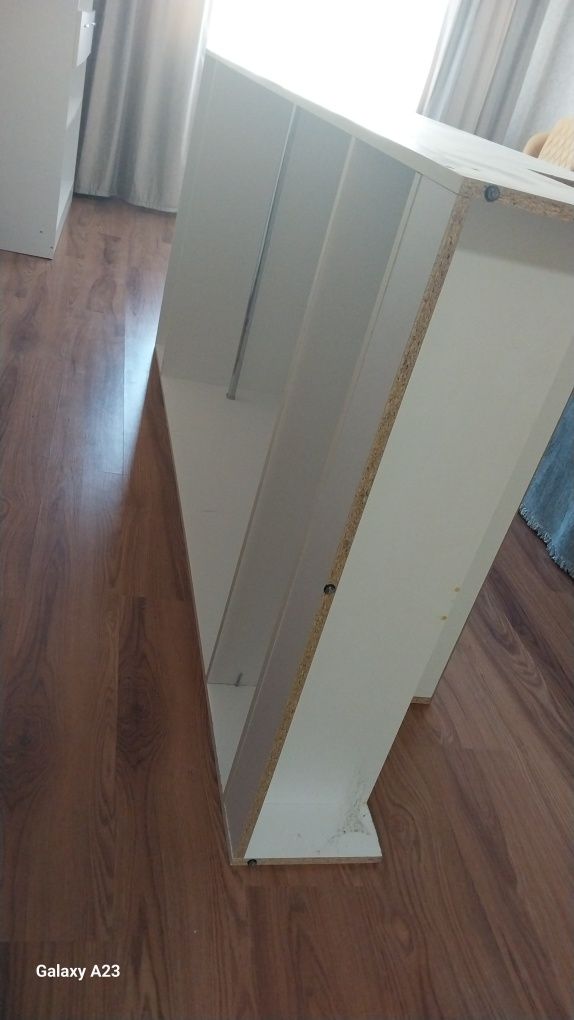 Продается белый шкаф