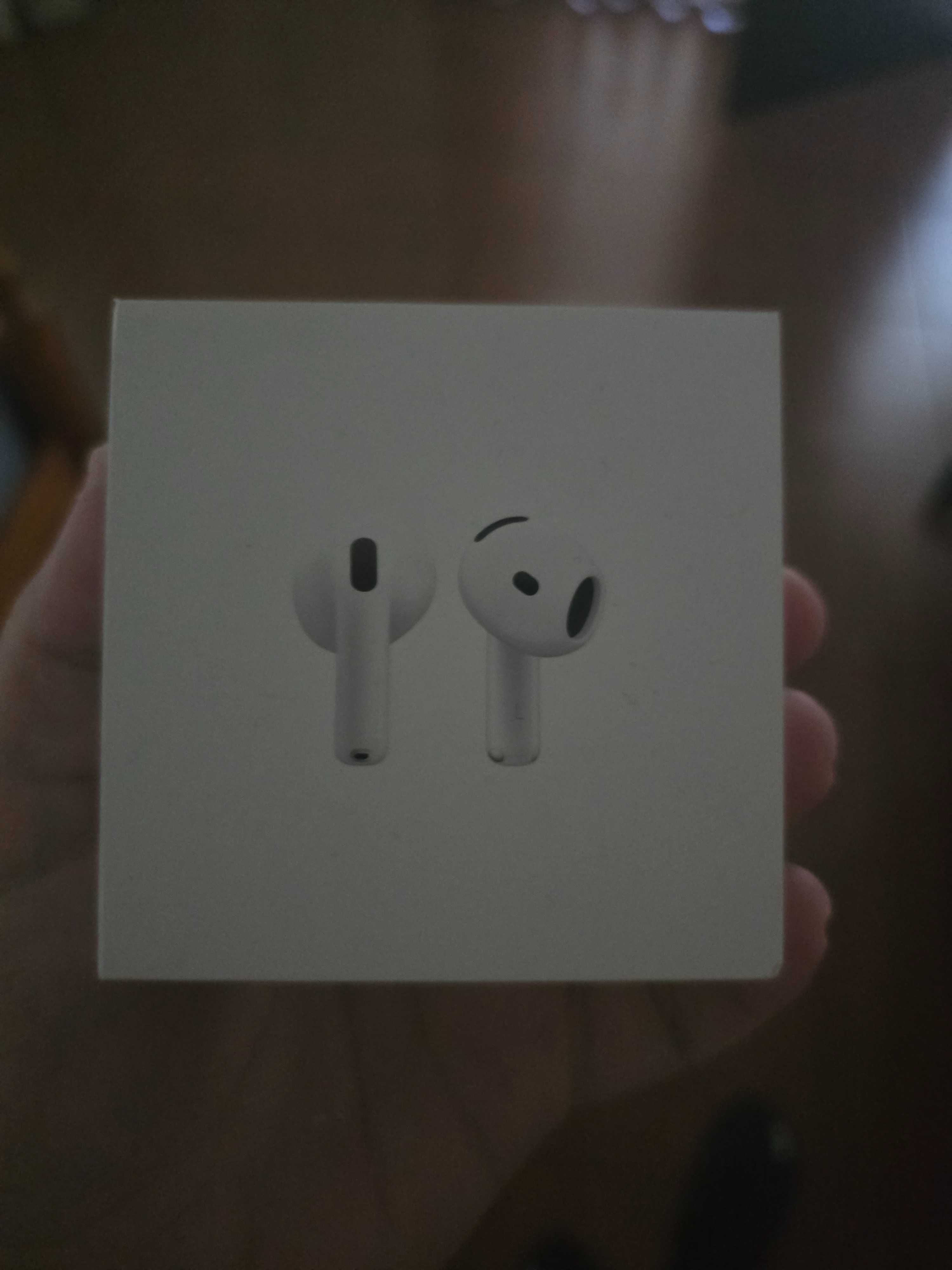 Apple Airpods 4 чисто нови