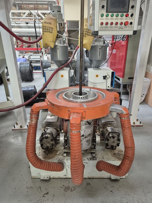 Салона пакетлар ишлаб чикариш комплект обарудованияси сотилади.