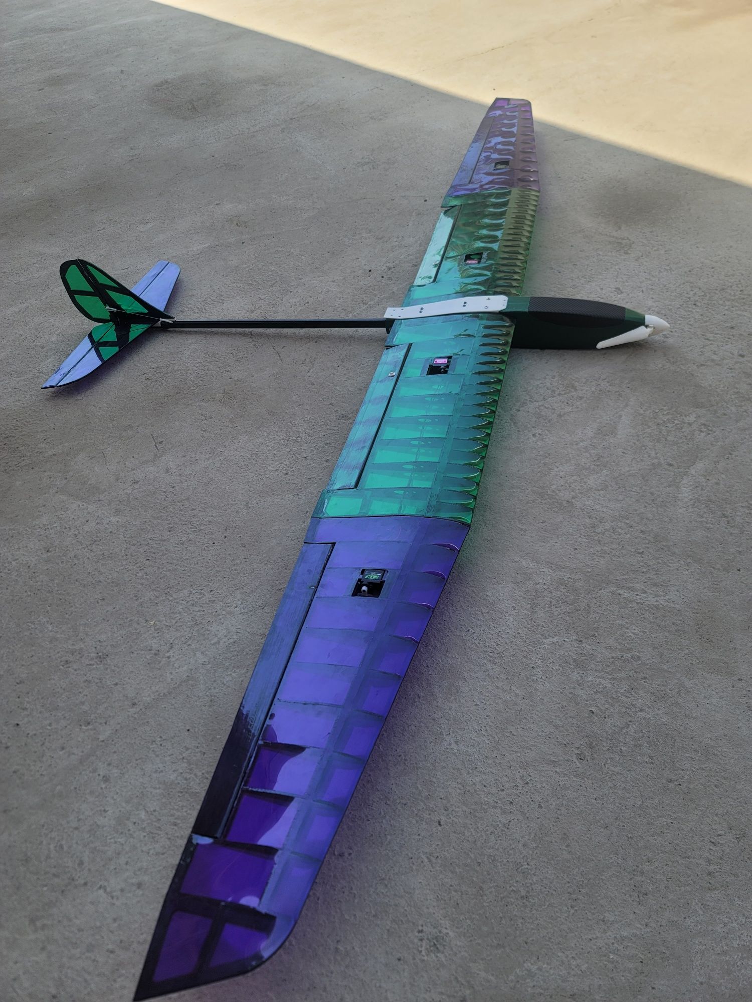 RC samalyot Playner 2.20 m qanot