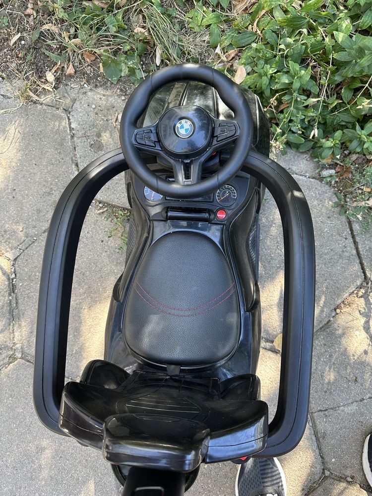 Детска кола за бутане черна bmw
