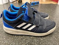 Маратонки Adidas 35