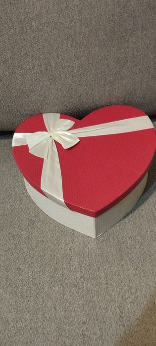 Коробки новые для клубники, фиников в шоколаде и цветов.