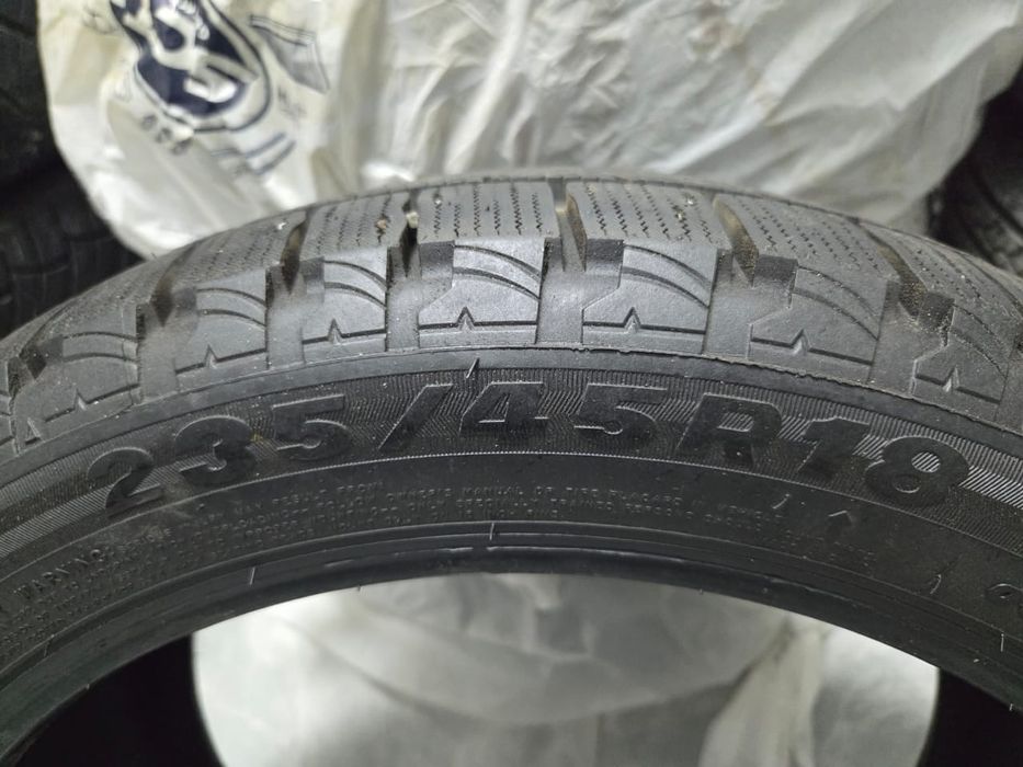 Автошины 235/45/18