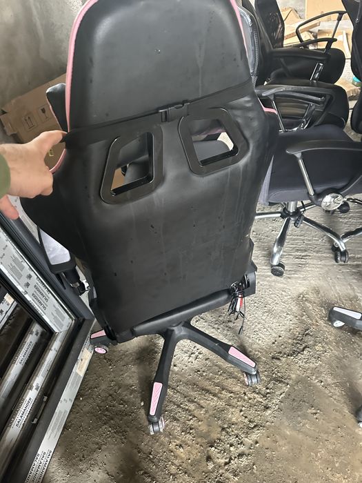 Scaune gaming și birou confortabile din piele și material textil