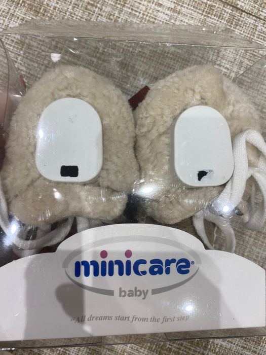 ЧИСТО НОВИ зимни бебешки обувчици (буйки)