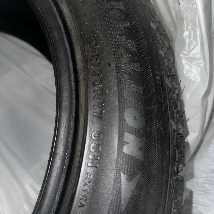 Продам зимние шины комплект