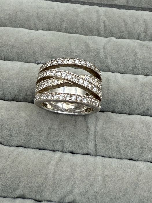 Inel din argint si pietre