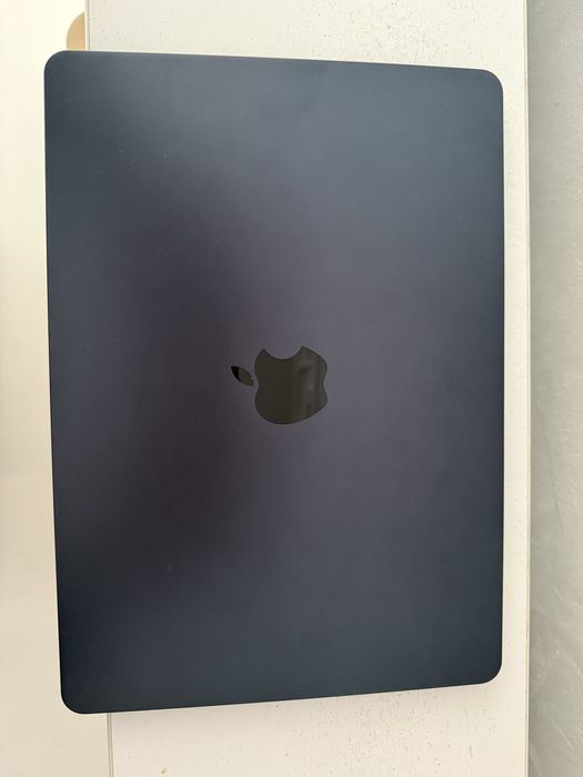 Macbook air M2/8/256/100%