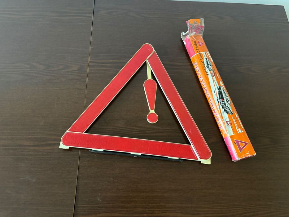 Продам новый автомобильный знак аварийной остановки