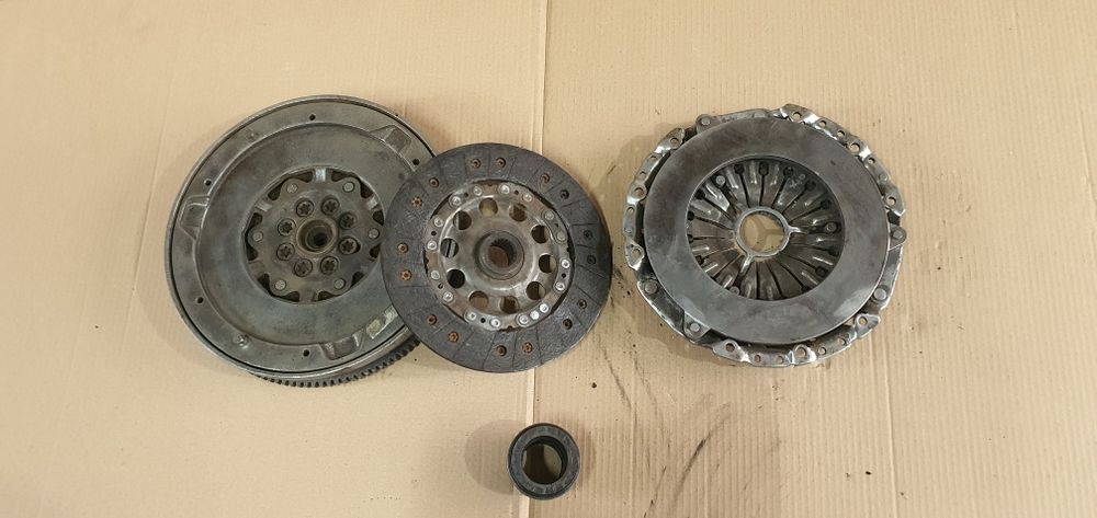 Kit ambreiaj cu volanta bmw 2.0d N47 e87 e81 e90 e91 e84