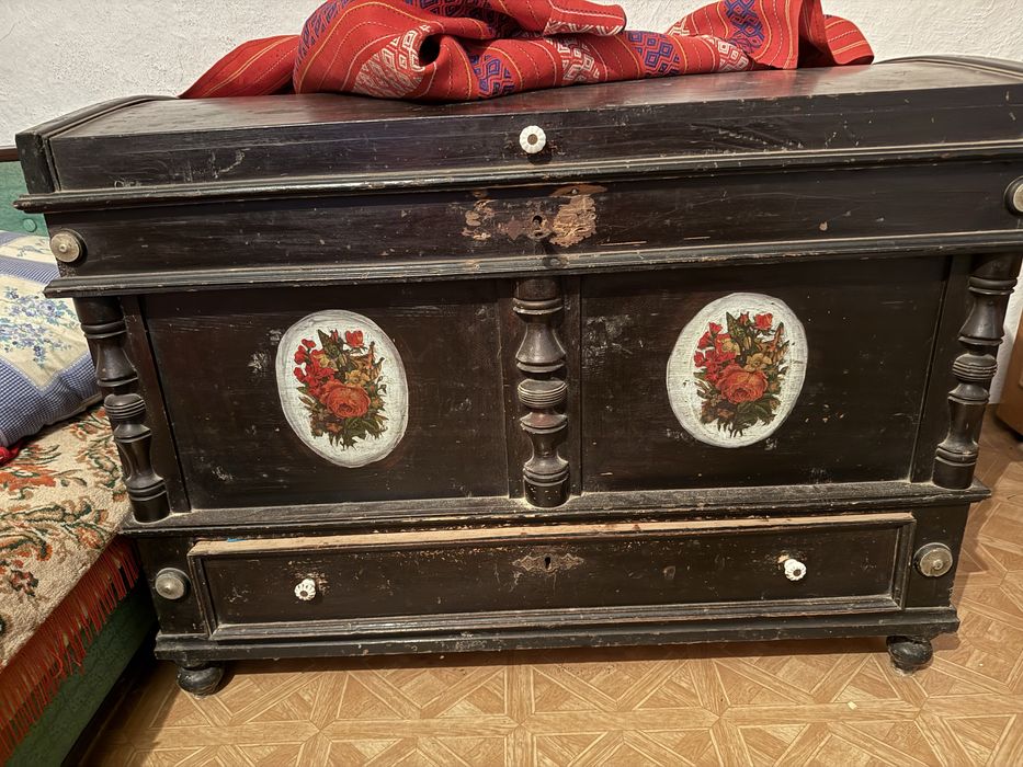 Lada de zestre confectionata manual sec IXX