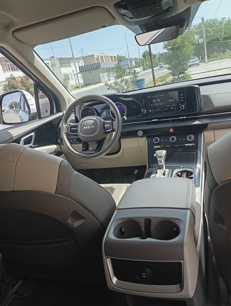 Kia carnival sotiladi