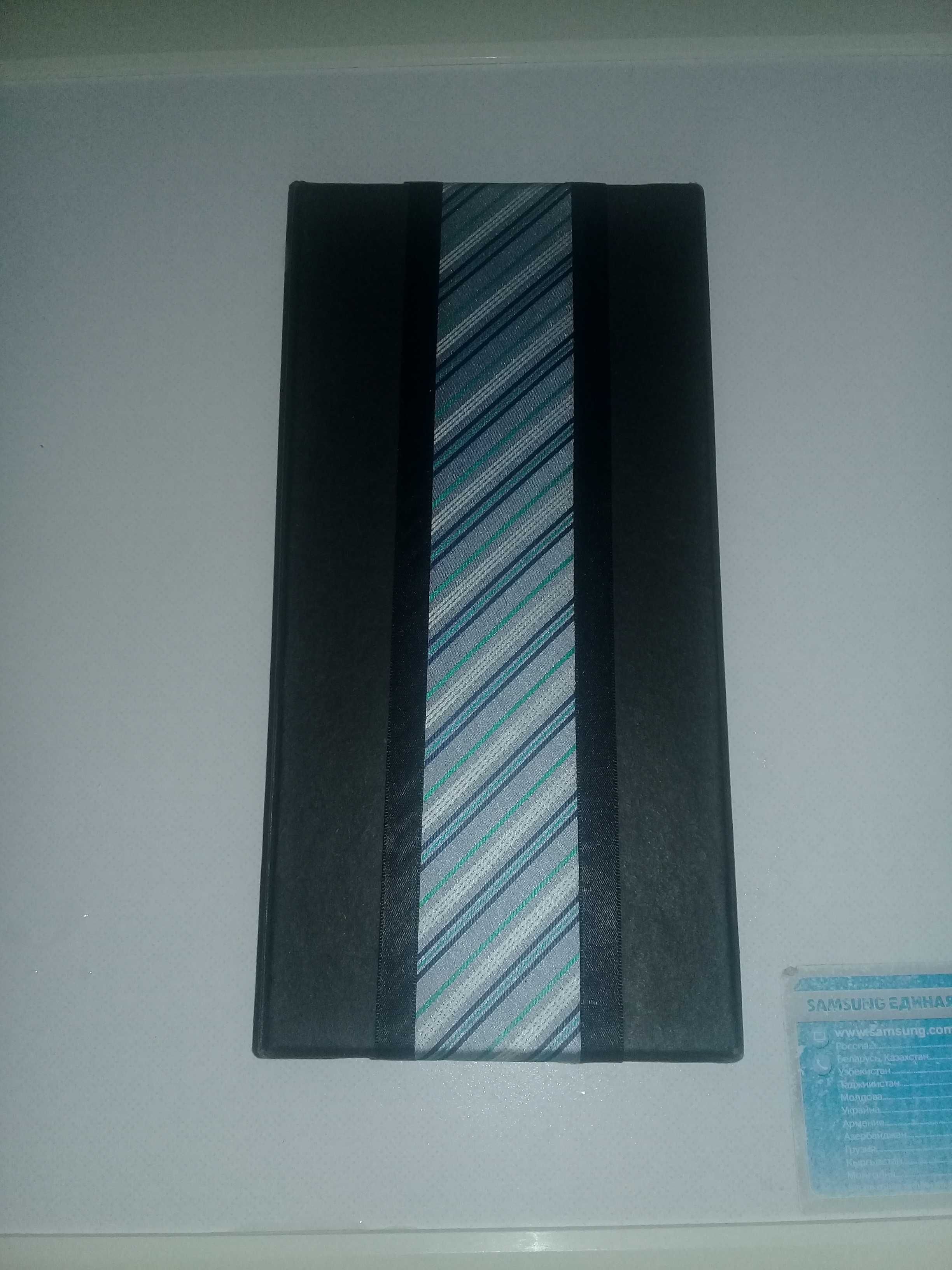 Продам галстук с наборе запонки  и т.д.