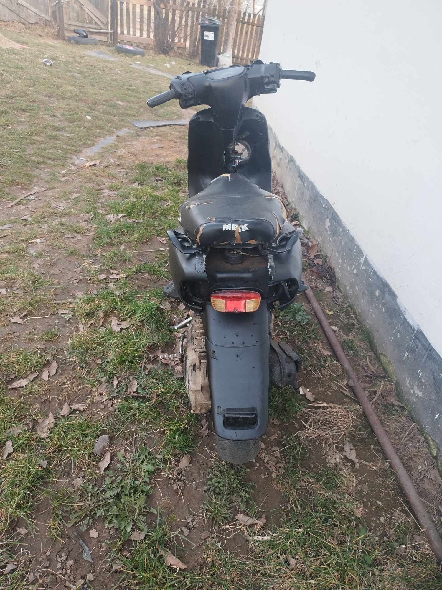 Vând  scuter yamaha 50cc