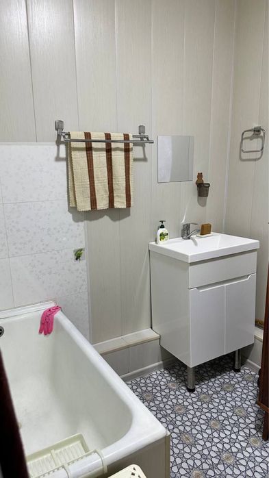 Ижарага 2/2/4 массив Ялангач ЭКО базар 2х комнатная квартира срочно