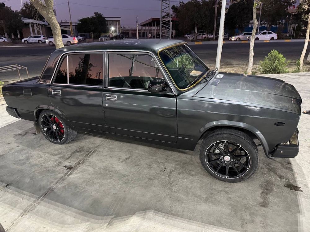 Lada 07 sotiladi