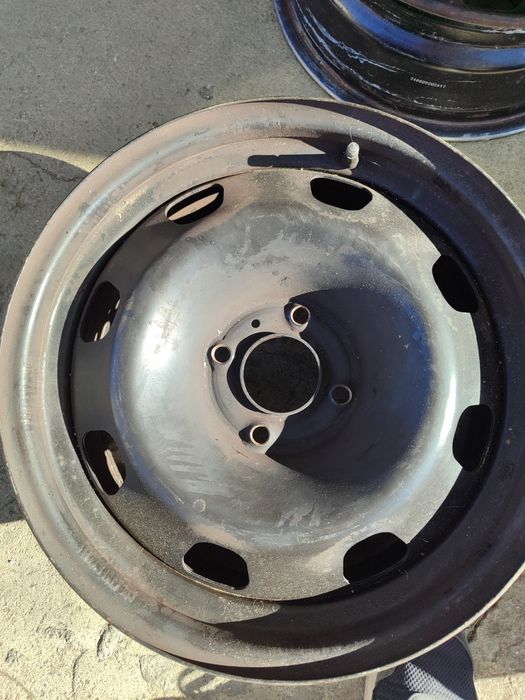 Железни джанти с тасове и  болтове към тях