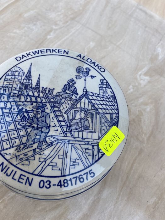 Холандска порцеланова кутия на делфт