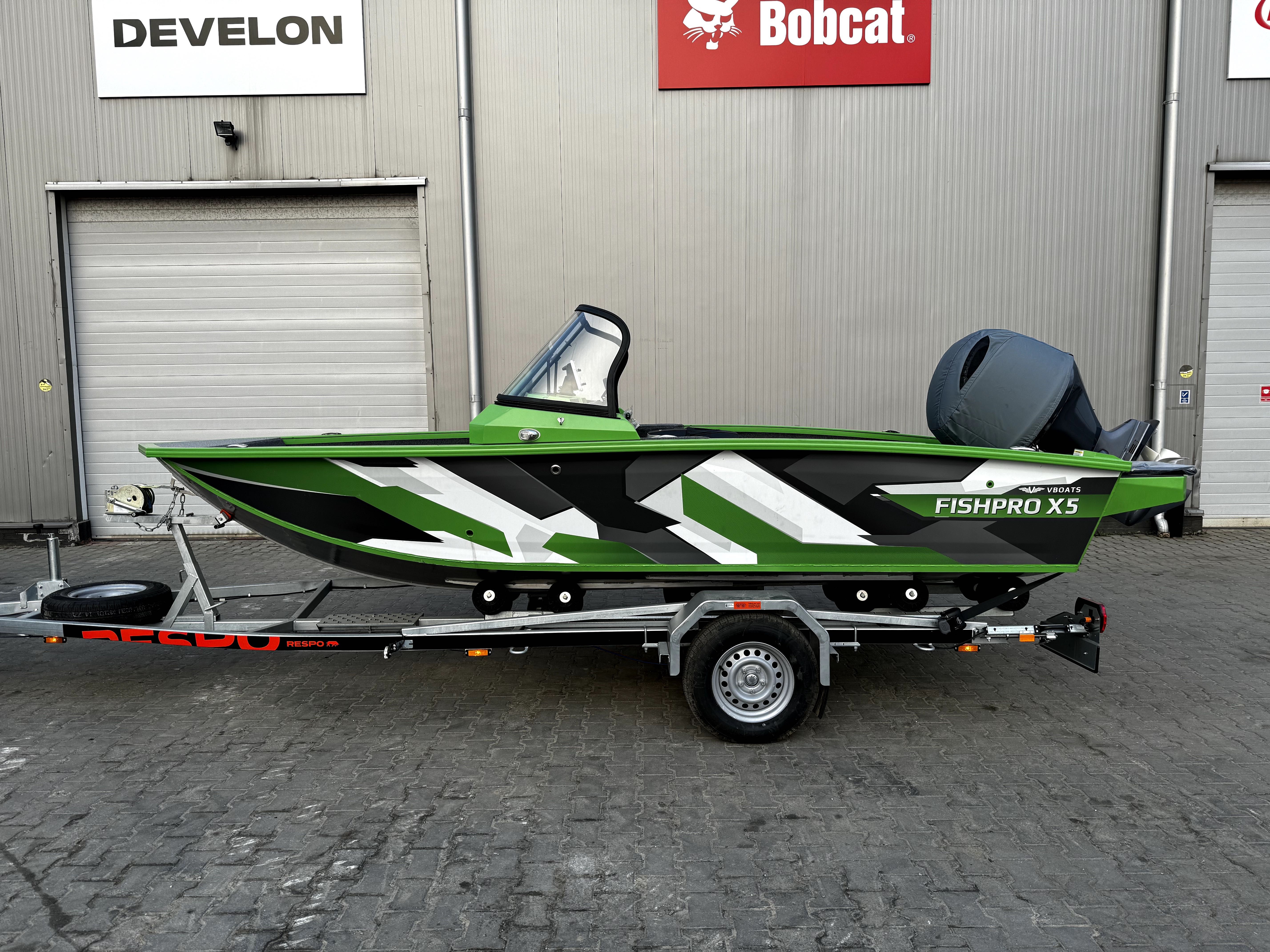 Barca aluminiu VBOATS FishPro X5 + Yamaha F130 (10h functionare)