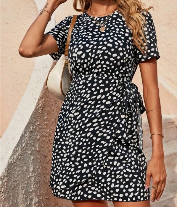 Rochie neagra cu buline