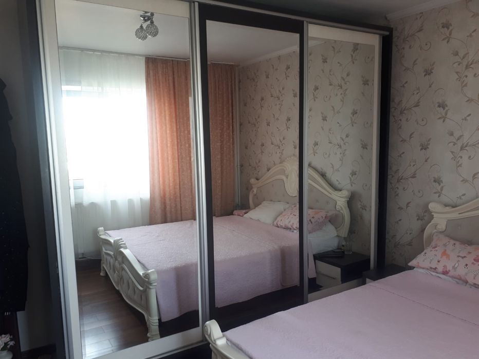 Vand sofinier de dormitor