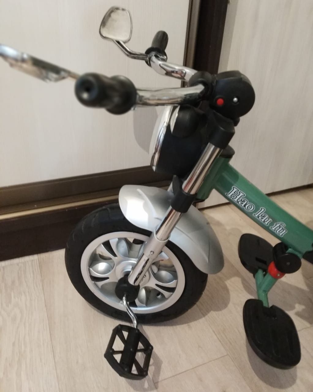 Самый навороченный детский трёх колесный велосипед. Продам. Почти Новы