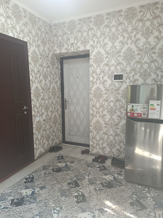 Toshkent viloyati, Qorasuvda 42 kv 2 xonali dom sotiladi