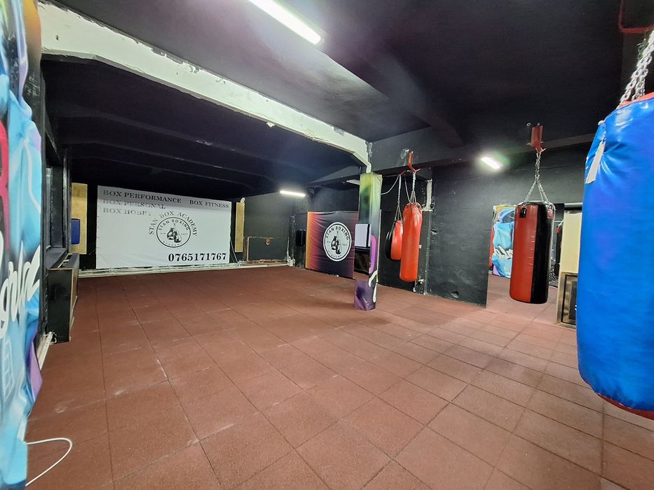 Închiriez sala pentru sporturi de lupta, Box,kick box,taicuando,dansur