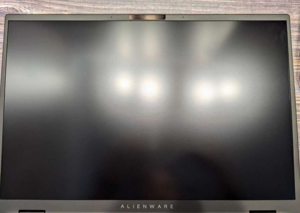 Alienware m16 R2, ultra 9, 4070, 32gb, 1tb