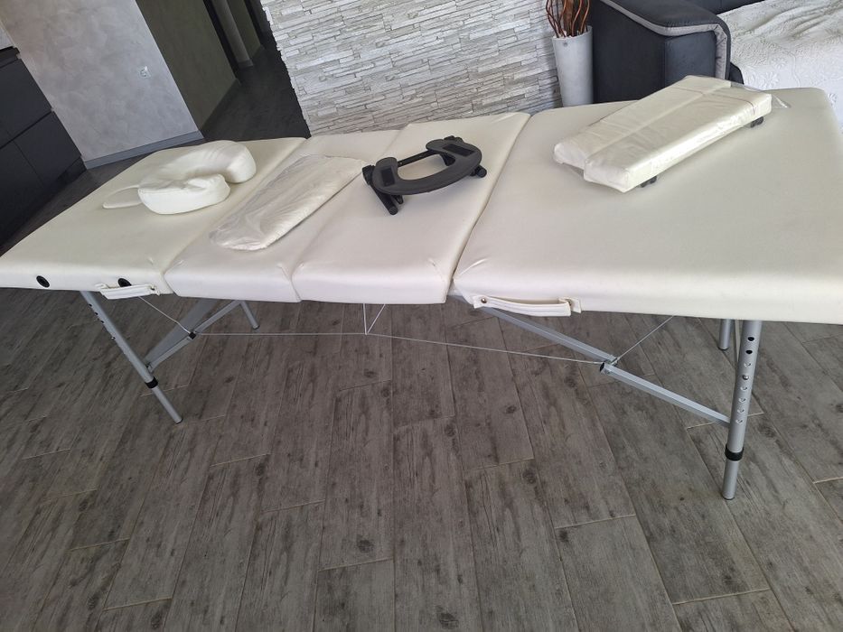 Продавам масажна кушетка