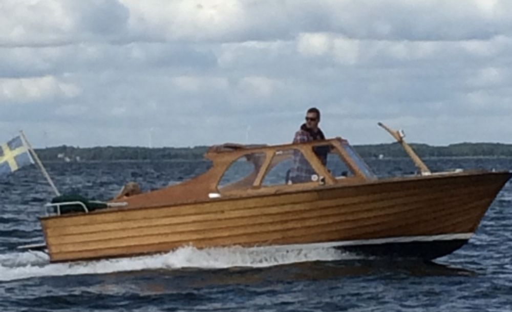 Barcă din lemn, motor Volvo PentaB20 Aqua 130 HP