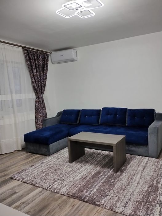 INCHIRIEZ  Apartament in spate la magazin VICTORIA