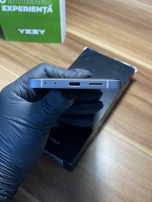 Samsung Galaxy Z Flip 6 Duos / Garanție 12 luni / 256 Gb / Ca nou
